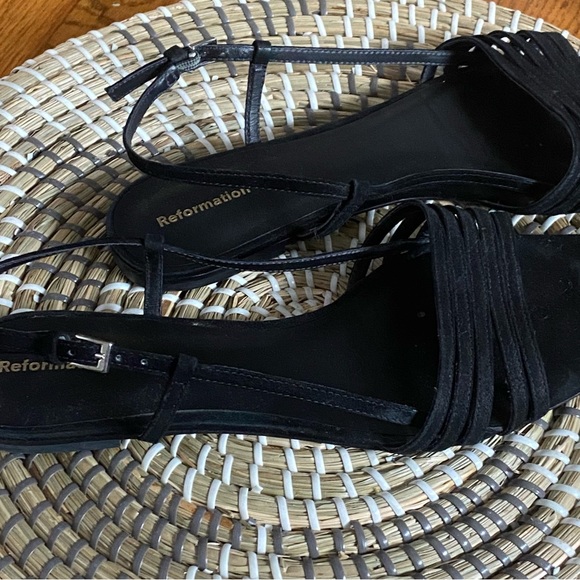 REFORMATION flat black strappy sandals - Picture 5 of 7